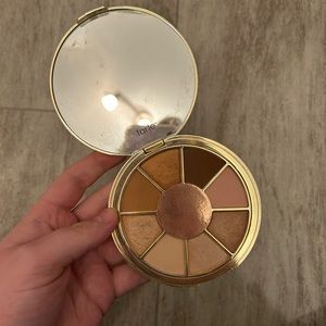 Taste Be you. Naturally. Eyeshadow Palette